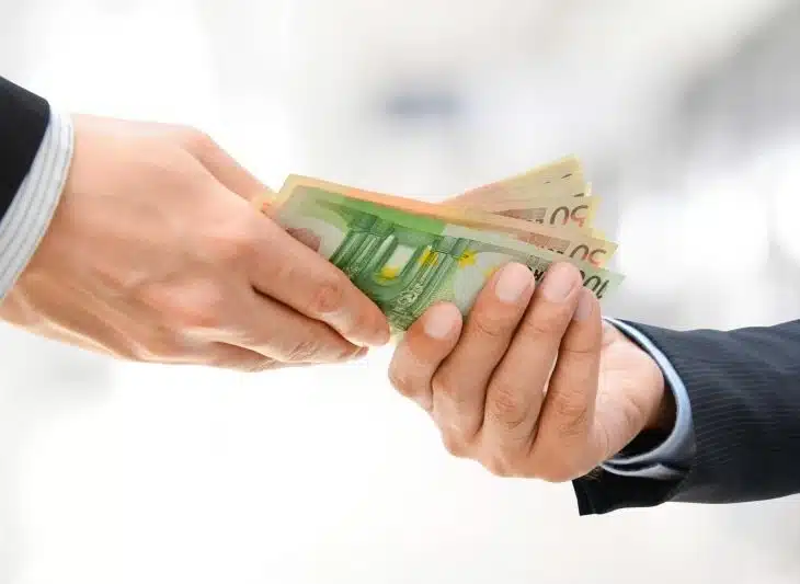Décryptage : Convertir un salaire de 1600 euros net en brut